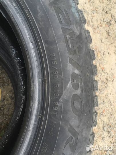 Pirelli Ice Zero 2 215/60 R16 99T