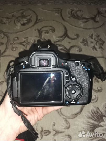 Продам зеркальный фотоаппарат Canon 60D (комплект)