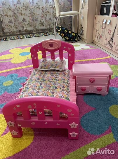 Кровать, тумба, светильник для кукол
