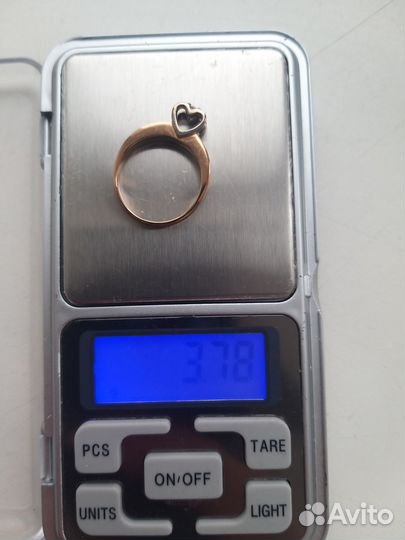 Золотое кольцо с бриллиантом