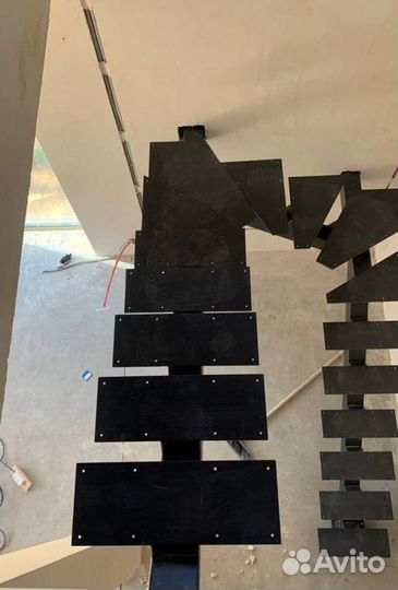 Каркас лестницы из металла