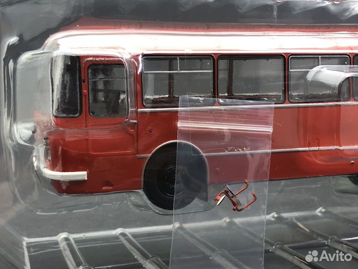 Лаз 695Н Скарлет Demprice 1:43