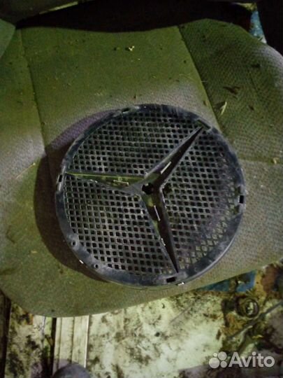 Знак на капот mercedes