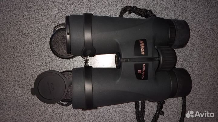Бинокль Nikon Monarch 3 8x42