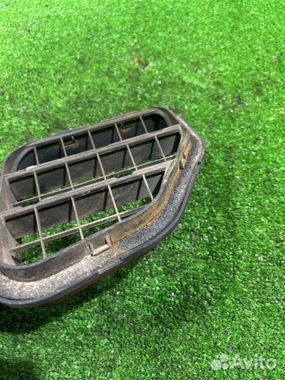 Решетка вентиляции багажника Kia Rio 2 JB G4EE