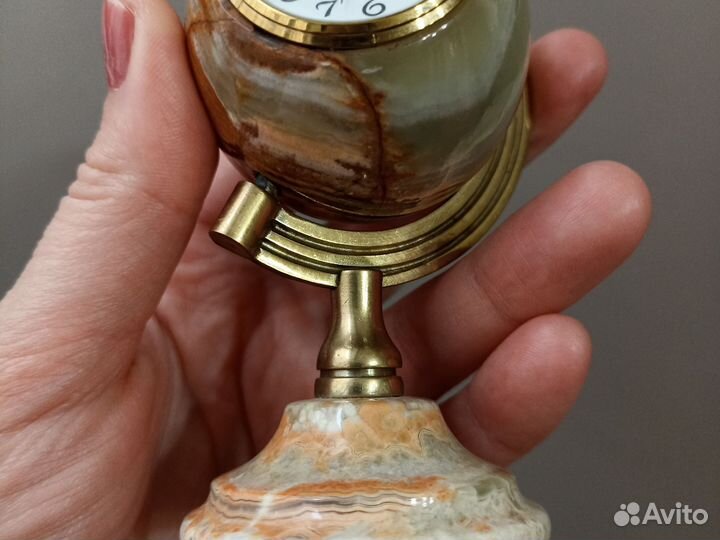 Часы настольные из оникса