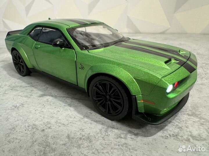 Модель авто Dodge Challenger SRT 1:24 металл