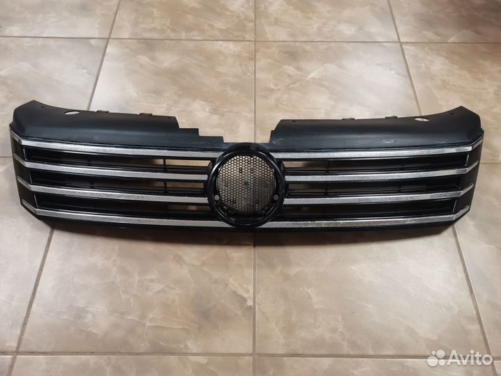 Решетка радиатора VW Passat B7 2012 верх