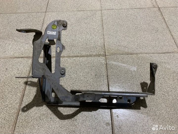 Кронштейн дополнительного радиатора Mercedes-Benz