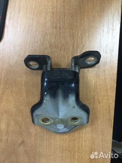 Петля двери Hyundai-Kia