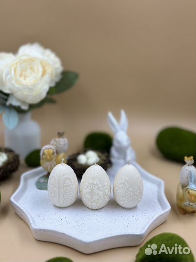 Набор белых свечей - пасхальные яйца