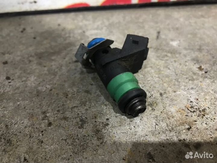 Форсунка топливная Nissan Almera G15 седан 1.6