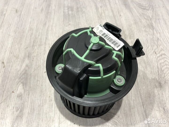 Вентилятор печки (мотор) Peugeot 308 EP6 2010