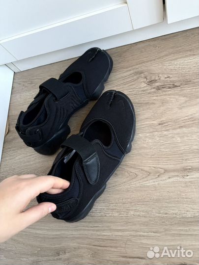 Nike air rift tabi