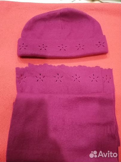 Продам комплект шапка и шарф(флисовый)