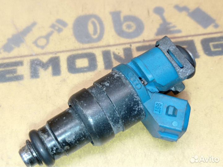 Форсунка топливная 1.6 VW Passat B5 A4 B5