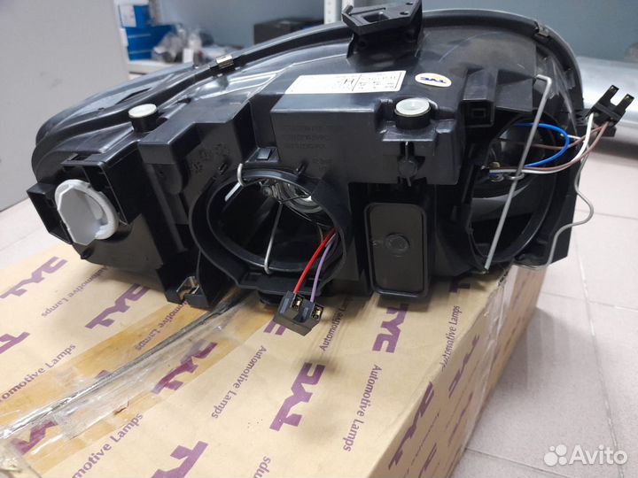 Фара левая Audi A4