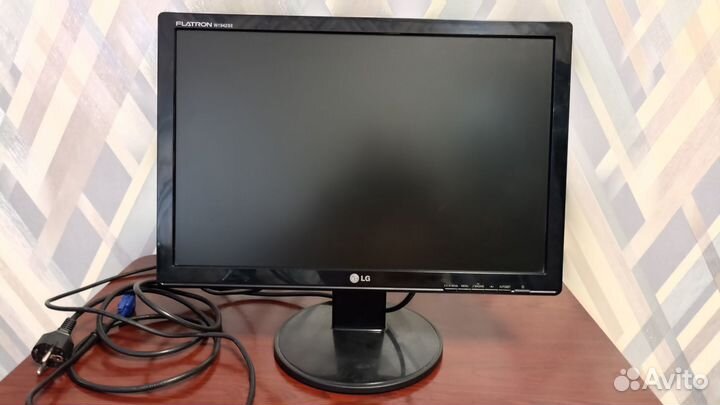 Монитор для компьютера LG 19