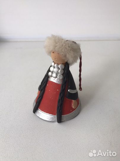 Колокольчик-статуэтка керамическая