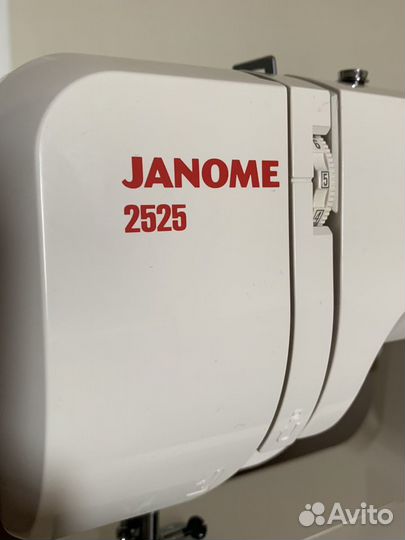 Швейная машина Janome 2525