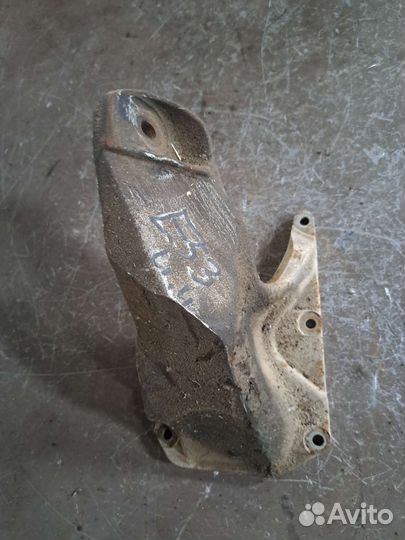 Кронштейн крепления двигателя левый BMW E53