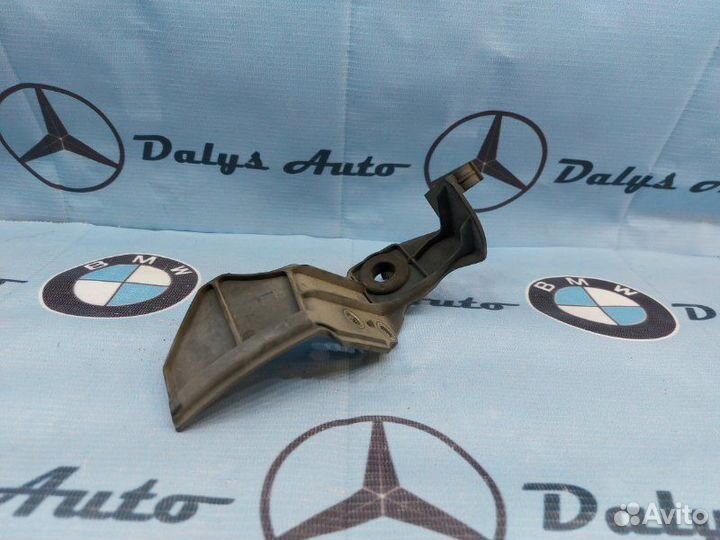 Кронштейн тормозного шланга передний правый