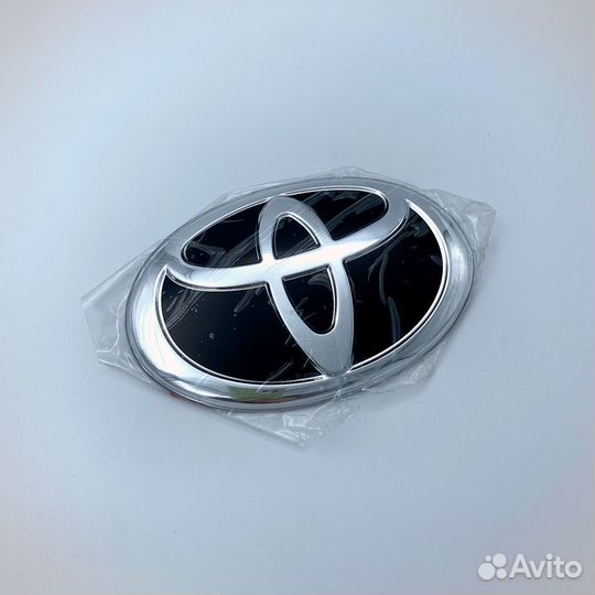Эмблема в решетку Toyota Camry 40, Camry 50