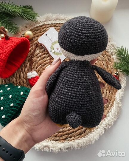 Вязаная игрушка пингвин в подарочной упаковке