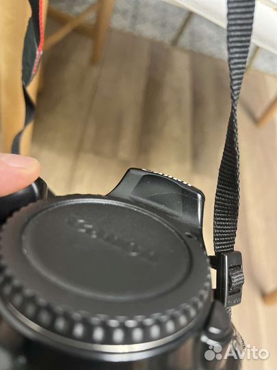 Фотоаппарат Canon 1100d+объектив canon 40мм 2.8