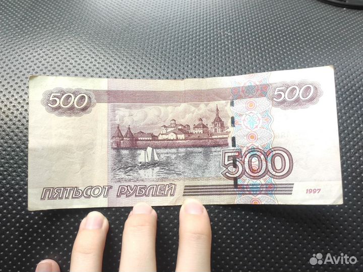 500 рублей с корабликом модификации 2004 года