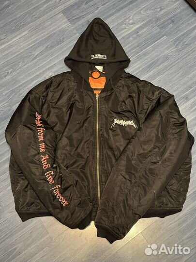 В наличии Vetements total darkness bomber