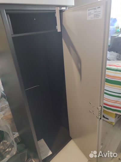 Металлический сейф/шкаф