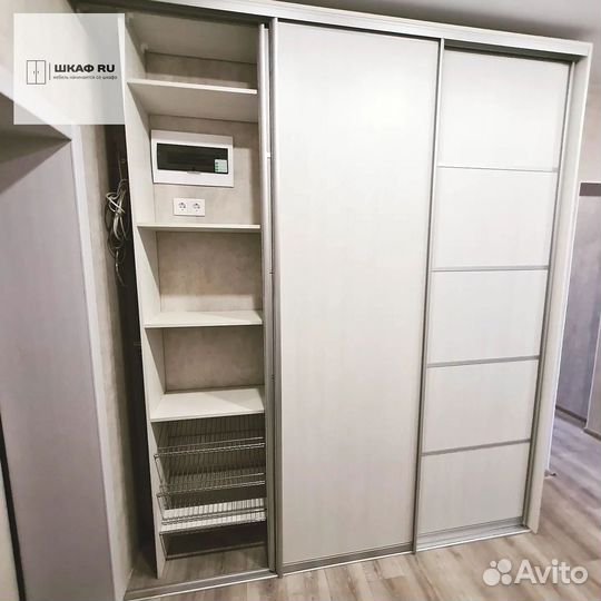 Шкаф-купе с зеркалом