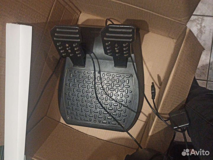 Игровой руль thrustmaster ferrari