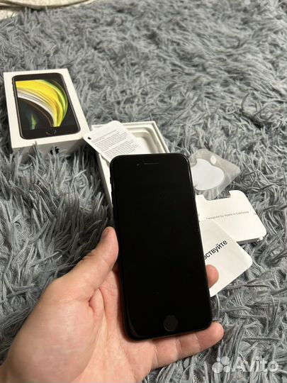 iPhone SE, 64 ГБ