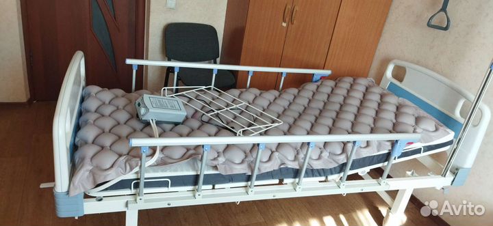 Медицинская кровать для лежачих больных