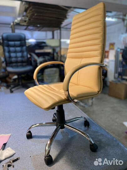 Офисное компьютерное кресло