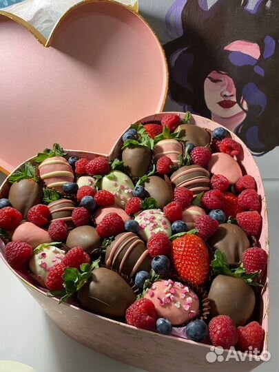 Композиции из клубники в шоколаде с цветами