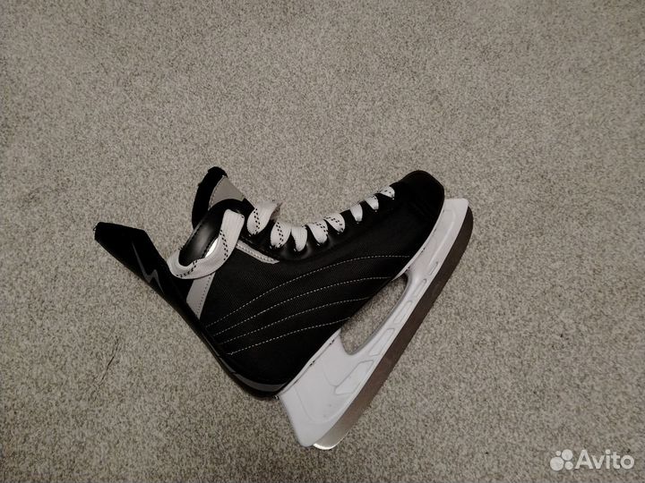 Коньки хоккейные