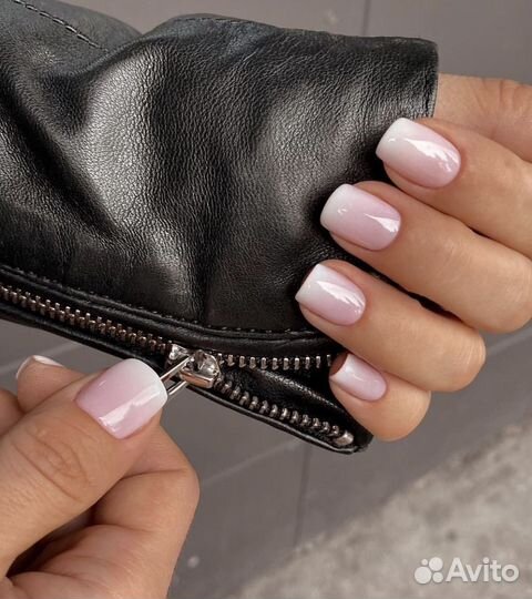 Модель на маникюр