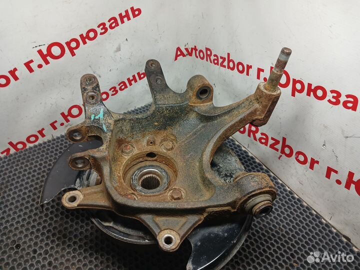 Кулак задний левый Kia Sorento XM