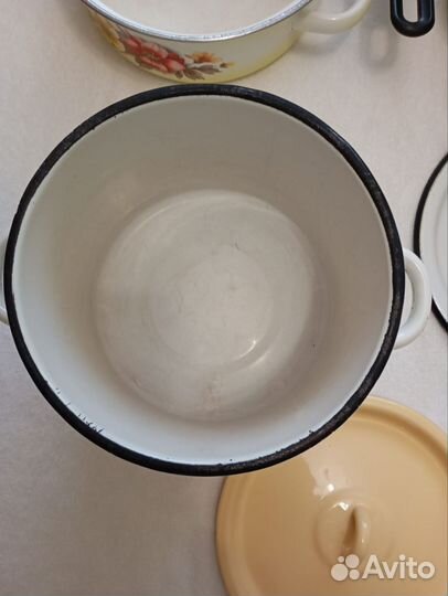 Набор эмалированных кастрюль