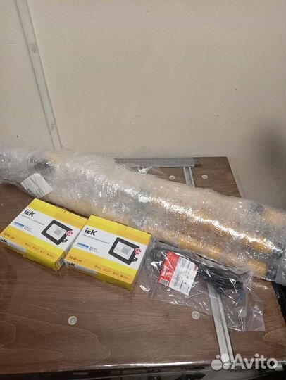 Штатив с двумя 30Вт светодиодными прожекторами