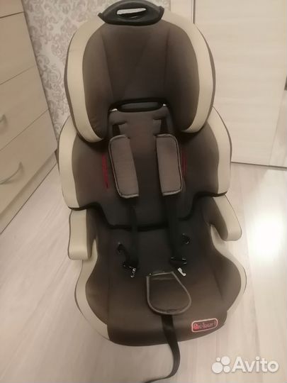 Автомобильное кресло