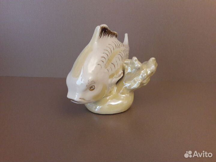 Фарфоровая статуэтка 