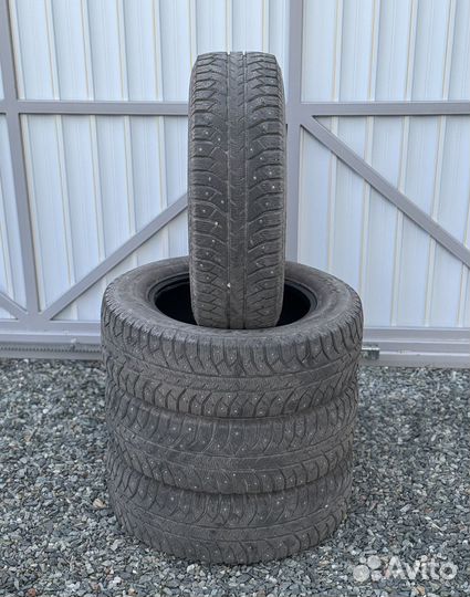 Bridgestone Ice Cruiser 7000 215/65 R16