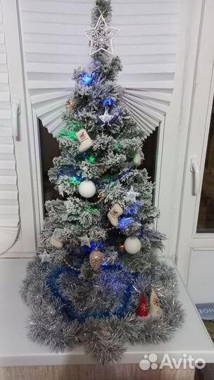 Елка искусственная заснеженная