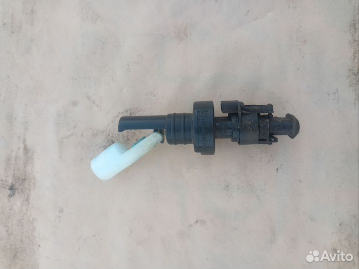 Датчик уровня жидкости стеклоомывателя Opel Astra