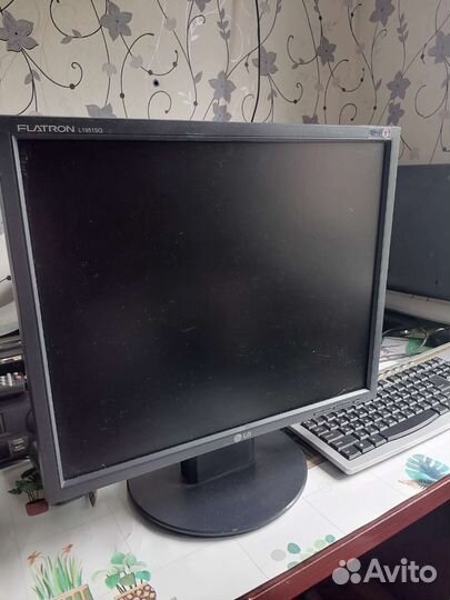 Монитор LG 19