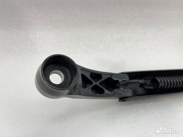 Поводок стеклоочистителя передний правый Toyota